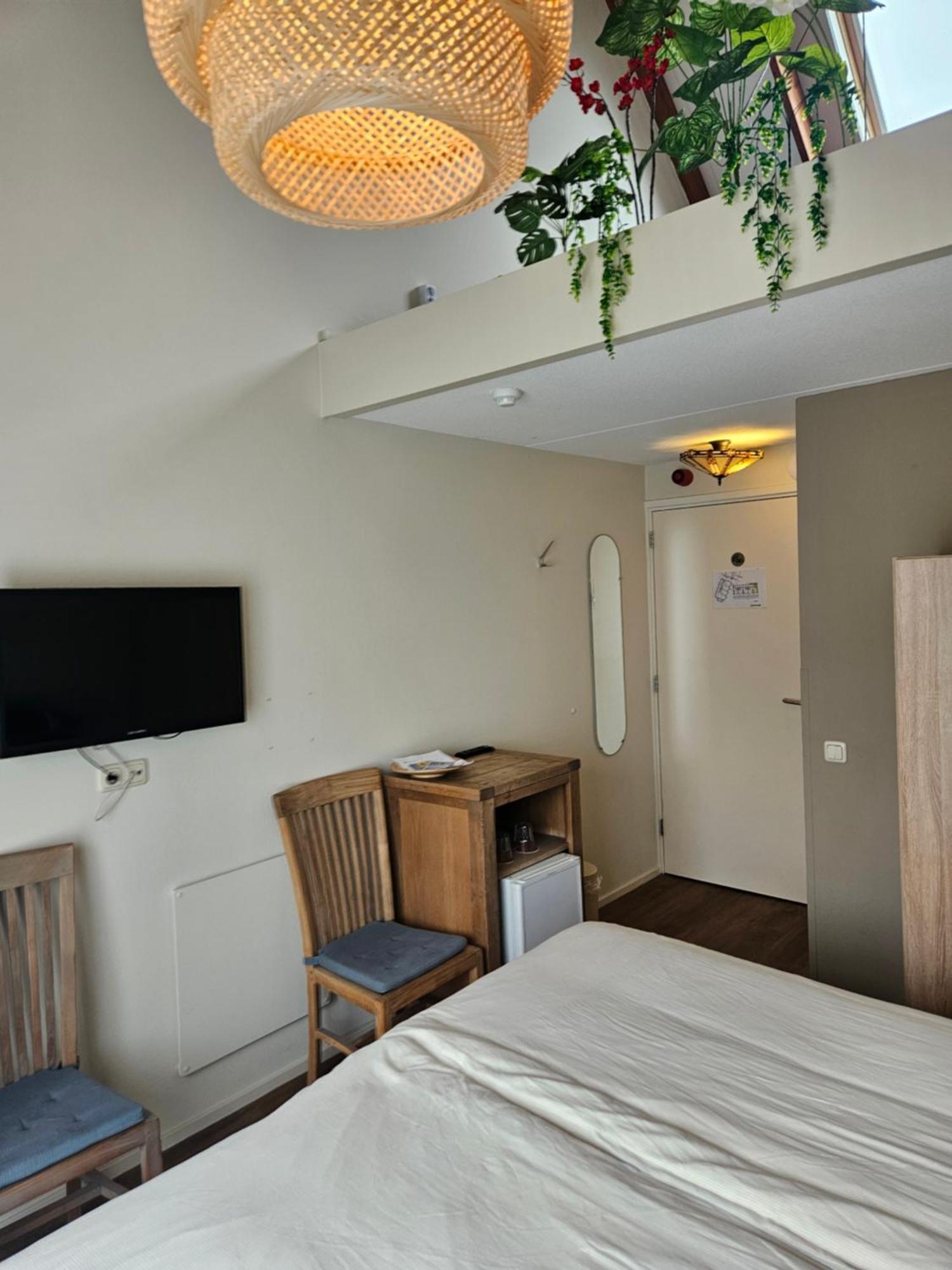 Hotel Dolores Ameland Нес Экстерьер фото